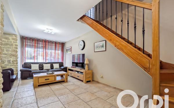 Maison à vendre    5 pièces •  Camaret-sur-Aigues