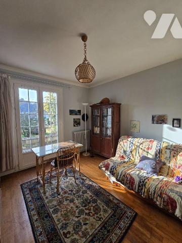 Sur un terrain de 2443 m², Pavillon sur sous sol,  indépendant de 149 m²  comprenant, cuisine a...