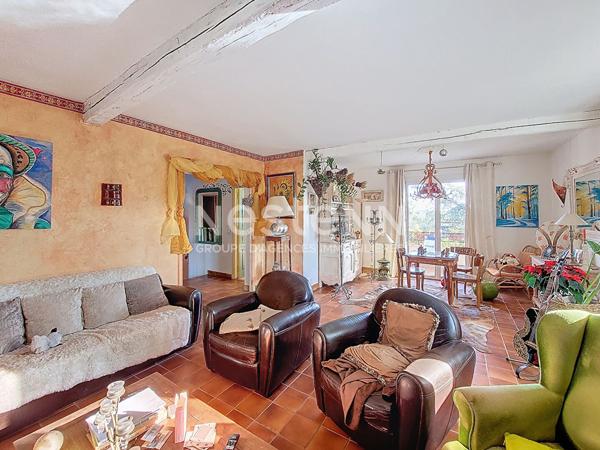 Maison indépendante de 210 m² avec T2 indépendant et piscine, sur 1500 m² de terrain