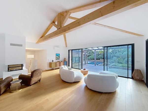 Maison à vendre  7 pièces - 250 m2 LA CROIX VALMER - 83