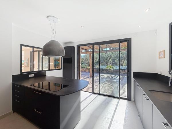 Maison à vendre  7 pièces - 250 m2 LA CROIX VALMER - 83