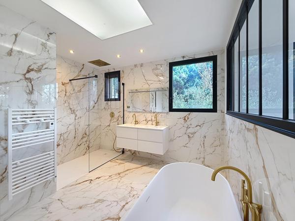 Maison à vendre  7 pièces - 250 m2 LA CROIX VALMER - 83