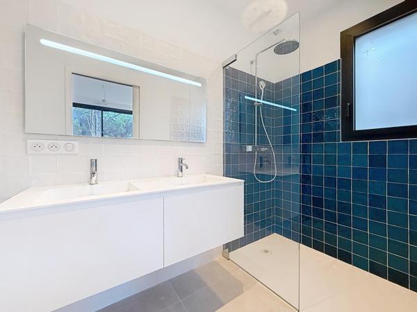 Maison à vendre  7 pièces - 250 m2 LA CROIX VALMER - 83