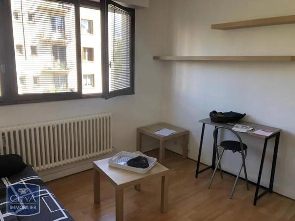Appartement à louer 1 pièce 16m² Chambéry (73000)