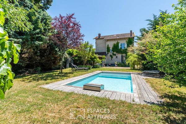 Maison de charme avec jardin arboré et piscine