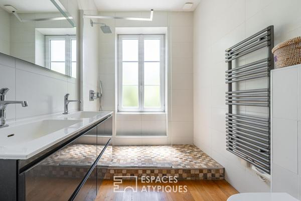 Maison de charme avec jardin arboré et piscine