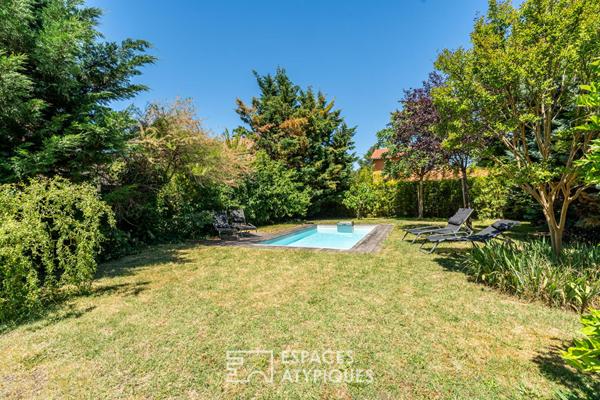 Maison de charme avec jardin arboré et piscine