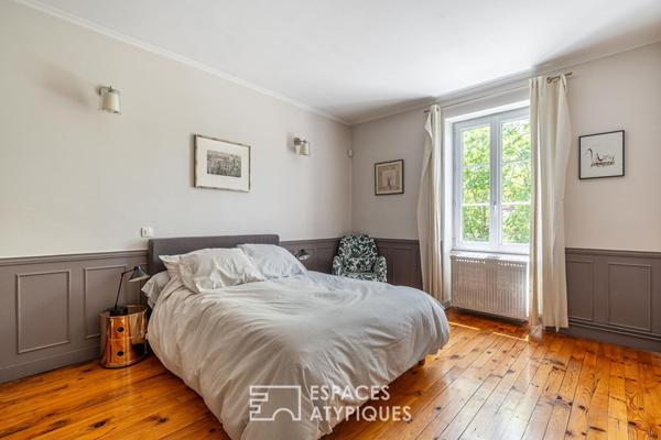 Maison de charme avec jardin arboré et piscine