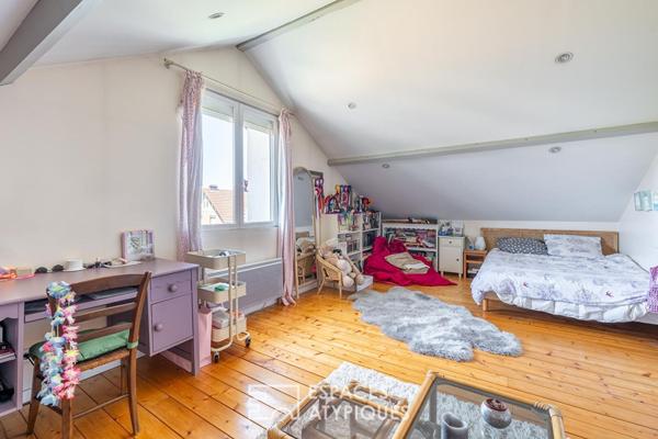 Maison de charme avec jardin arboré et piscine