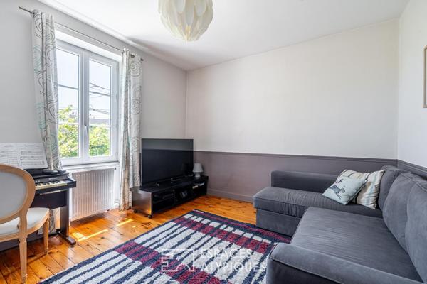 Maison de charme avec jardin arboré et piscine