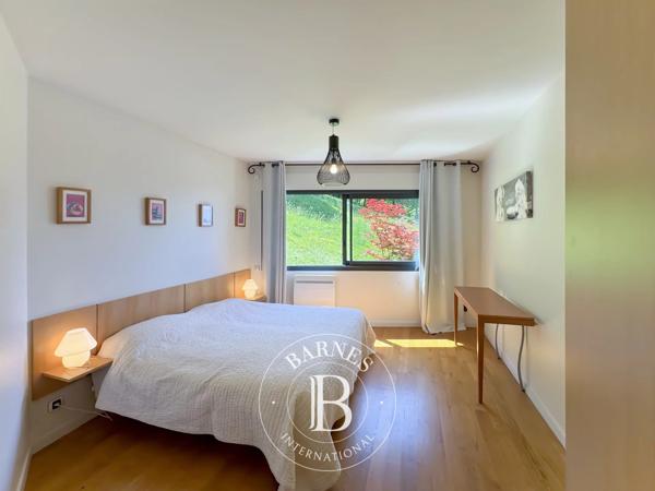 Chambéry, Propriété 4 Chambres -  208 m² à vendre