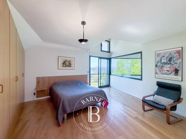 Chambéry, Propriété 4 Chambres -  208 m² à vendre