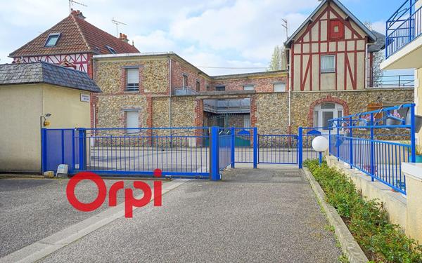 Stationnement à louer    12 m2 Bernay