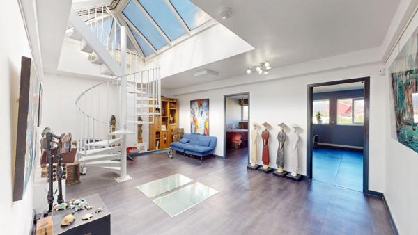 MAISON 241,47M2 - GRANDES PIECES - HAUT DE GAMME - PROCHE VALLEE AUX LOUPS