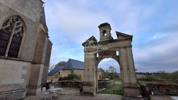Superbe château historique du XVe siècle de 20 pièces proche de SABLE SUR SARTHE
