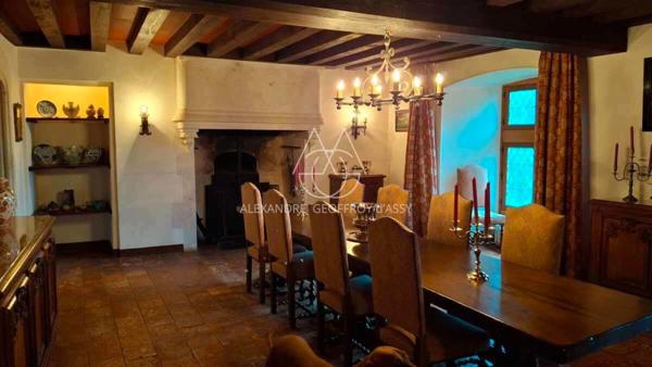 Superbe château historique du XVe siècle de 20 pièces proche de SABLE SUR SARTHE