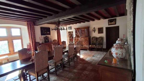 Superbe château historique du XVe siècle de 20 pièces proche de SABLE SUR SARTHE