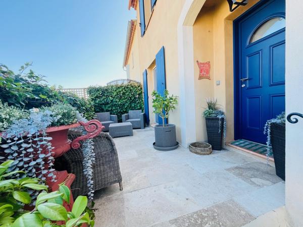 Villars (84400) Charmante maison traversante à deux pas du centre du village