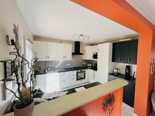 Villars (84400) Charmante maison traversante à deux pas du centre du village