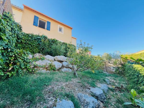 Villars (84400) Charmante maison traversante à deux pas du centre du village