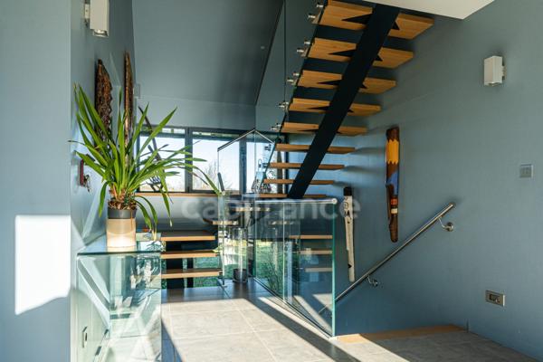 Propriété contemporaine de 228 m² sur un terrain clos de 2989m² avec piscine à 10 minutes de Saumur et 40 m' d'Angers