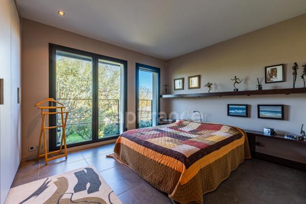 Propriété contemporaine de 228 m² sur un terrain clos de 2989m² avec piscine à 10 minutes de Saumur et 40 m' d'Angers