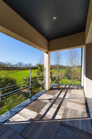 Propriété contemporaine de 228 m² sur un terrain clos de 2989m² avec piscine à 10 minutes de Saumur et 40 m' d'Angers