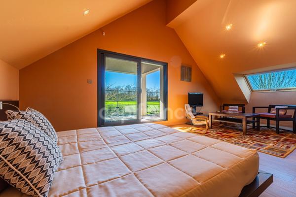 Propriété contemporaine de 228 m² sur un terrain clos de 2989m² avec piscine à 10 minutes de Saumur et 40 m' d'Angers