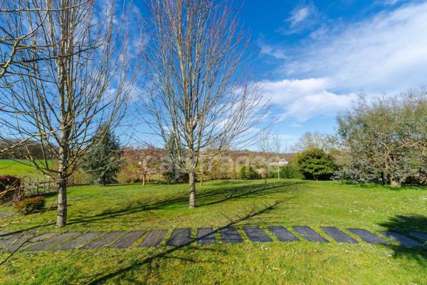 Propriété contemporaine de 228 m² sur un terrain clos de 2989m² avec piscine à 10 minutes de Saumur et 40 m' d'Angers