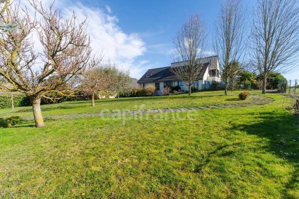 Propriété contemporaine de 228 m² sur un terrain clos de 2989m² avec piscine à 10 minutes de Saumur et 40 m' d'Angers