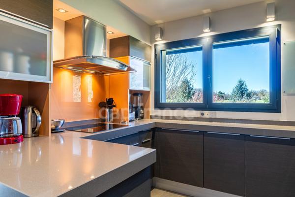 Propriété contemporaine de 228 m² sur un terrain clos de 2989m² avec piscine à 10 minutes de Saumur et 40 m' d'Angers