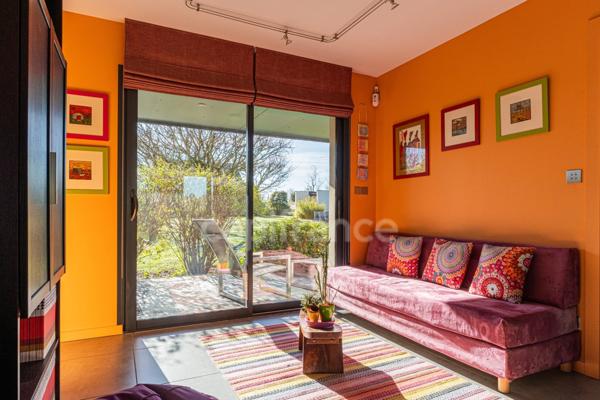 Propriété contemporaine de 228 m² sur un terrain clos de 2989m² avec piscine à 10 minutes de Saumur et 40 m' d'Angers