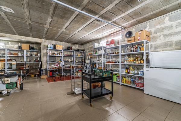 Propriété contemporaine de 228 m² sur un terrain clos de 2989m² avec piscine à 10 minutes de Saumur et 40 m' d'Angers