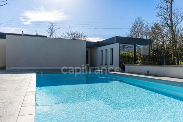Propriété contemporaine de 228 m² sur un terrain clos de 2989m² avec piscine à 10 minutes de Saumur et 40 m' d'Angers