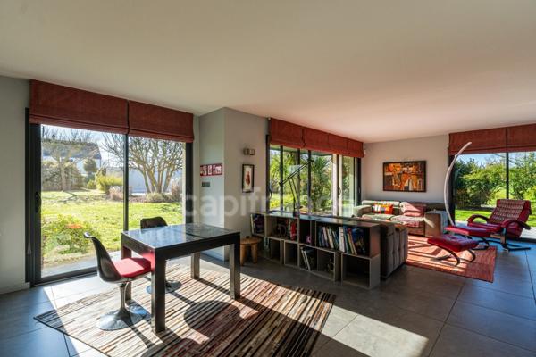 Propriété contemporaine de 228 m² sur un terrain clos de 2989m² avec piscine à 10 minutes de Saumur et 40 m' d'Angers