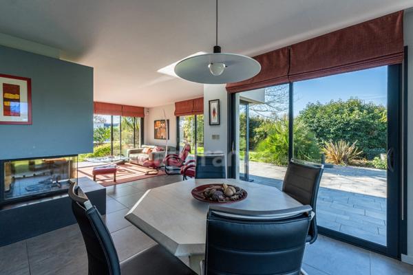 Propriété contemporaine de 228 m² sur un terrain clos de 2989m² avec piscine à 10 minutes de Saumur et 40 m' d'Angers