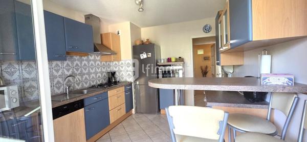 Bel appartement en centre ville avec terrasse, balcon et jardin!