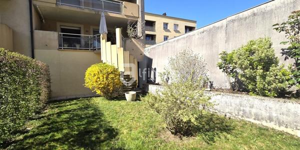 Bel appartement en centre ville avec terrasse, balcon et jardin!