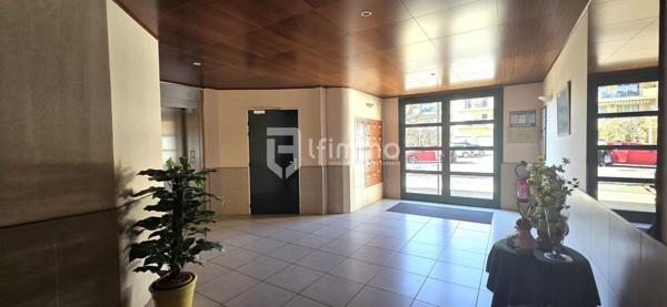 Bel appartement en centre ville avec terrasse, balcon et jardin!