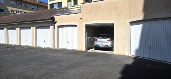 Bel appartement en centre ville avec terrasse, balcon et jardin!