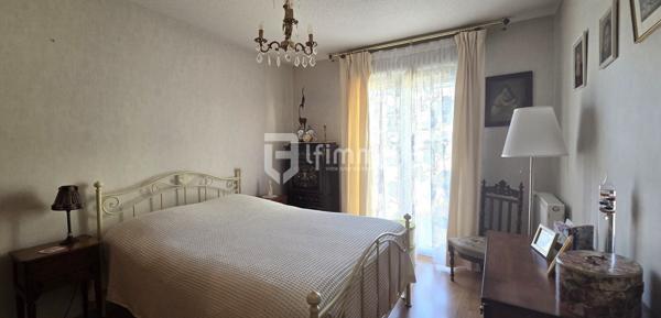 Bel appartement en centre ville avec terrasse, balcon et jardin!