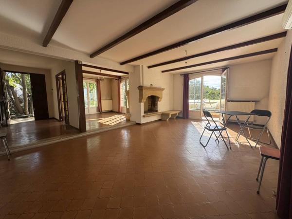 Maison individuelle deux garages 800 m2 jardin NIMES Travaux Kennedy