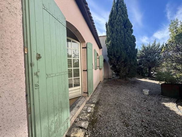 Maison individuelle deux garages 800 m2 jardin NIMES Travaux Kennedy