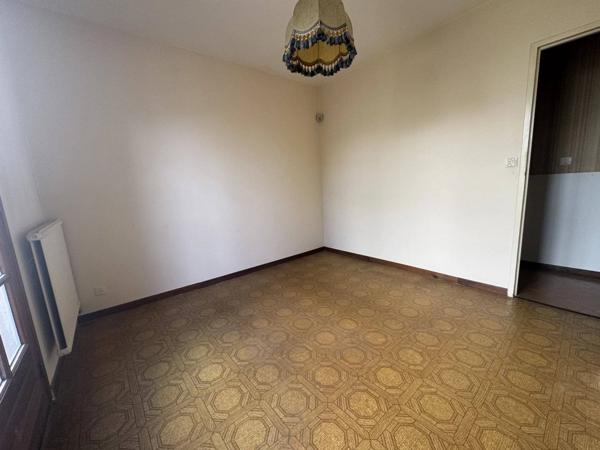 Maison individuelle deux garages 800 m2 jardin NIMES Travaux Kennedy