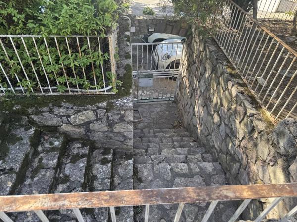 Maison individuelle deux garages 800 m2 jardin NIMES Travaux Kennedy