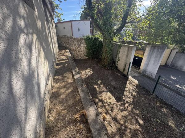 Maison individuelle deux garages 800 m2 jardin NIMES Travaux Kennedy