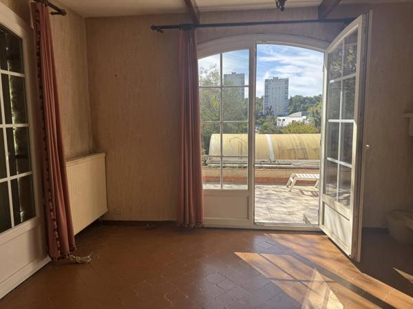 Maison individuelle deux garages 800 m2 jardin NIMES Travaux Kennedy