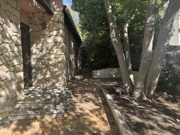 Maison individuelle deux garages 800 m2 jardin NIMES Travaux Kennedy