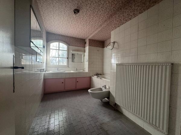 Maison individuelle deux garages 800 m2 jardin NIMES Travaux Kennedy