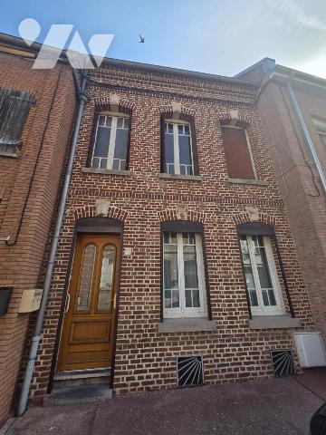 Maison à usage d'habitation avec garages à ABBEVILLE